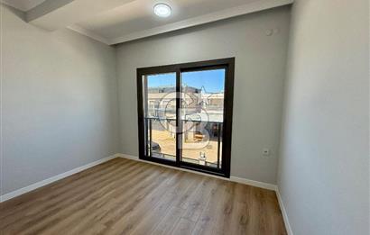 ALİAĞA YENİŞAKRAN 4+1 BÜYÜK BAHÇELİ VE TERASLI SATILIK VİLLA