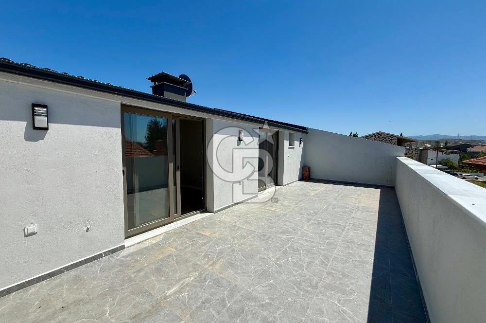 ALİAĞA YENİŞAKRAN 4+1 BÜYÜK BAHÇELİ VE TERASLI SATILIK VİLLA