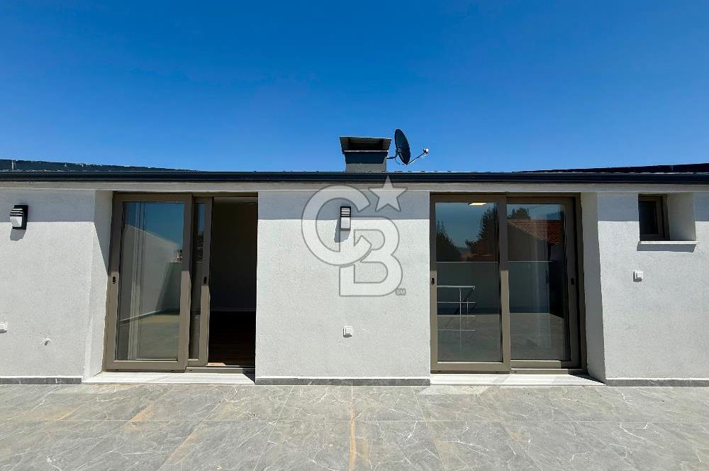 ALİAĞA YENİŞAKRAN 4+1 BÜYÜK BAHÇELİ VE TERASLI SATILIK VİLLA