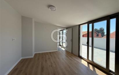 ALİAĞA YENİŞAKRAN 4+1 BÜYÜK BAHÇELİ VE TERASLI SATILIK VİLLA
