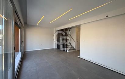 ALİAĞA YENİŞAKRAN 4+1 BÜYÜK BAHÇELİ VE TERASLI SATILIK VİLLA