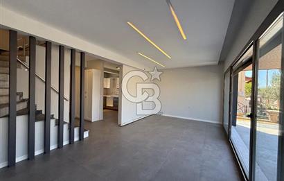 ALİAĞA YENİŞAKRAN 4+1 BÜYÜK BAHÇELİ VE TERASLI SATILIK VİLLA