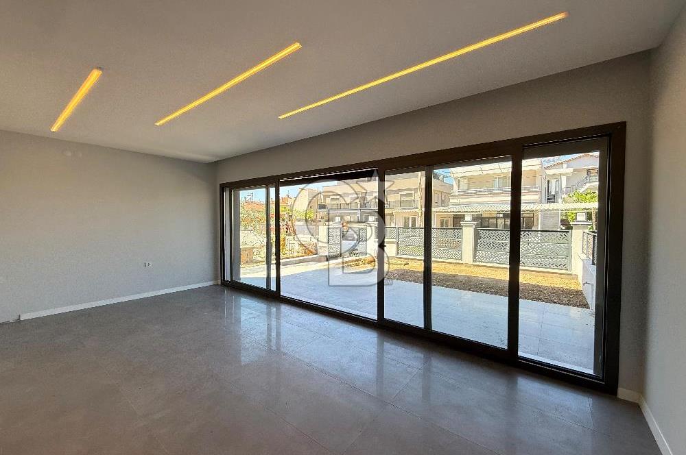 ALİAĞA YENİŞAKRAN 4+1 BÜYÜK BAHÇELİ VE TERASLI SATILIK VİLLA