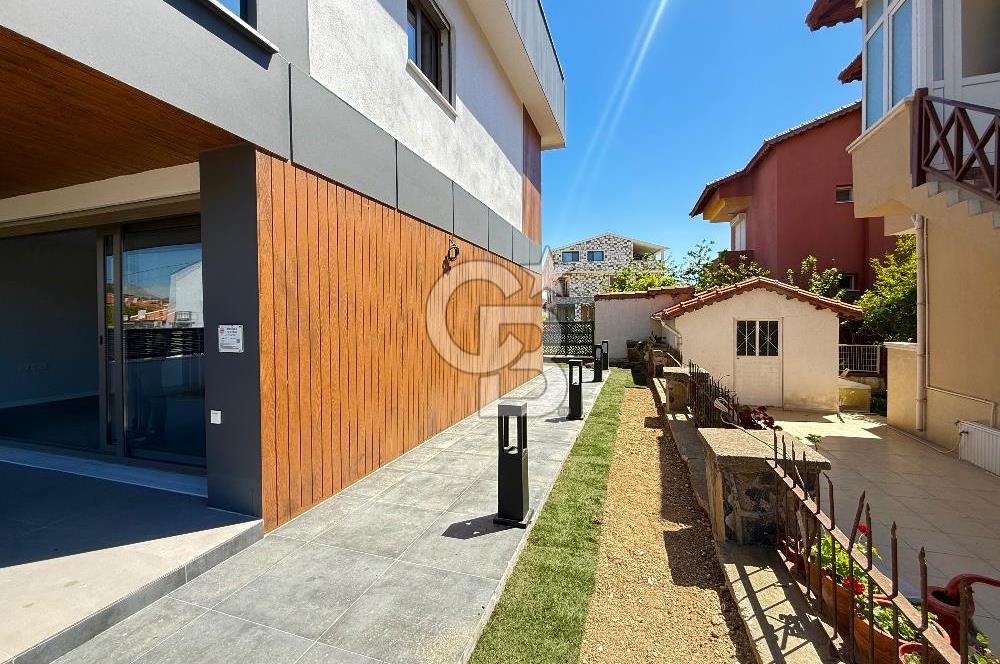 ALİAĞA YENİŞAKRAN 4+1 BÜYÜK BAHÇELİ VE TERASLI SATILIK VİLLA
