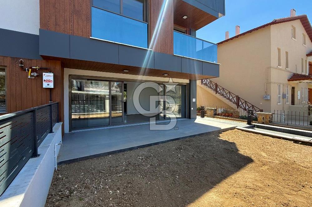 ALİAĞA YENİŞAKRAN 4+1 BÜYÜK BAHÇELİ VE TERASLI SATILIK VİLLA