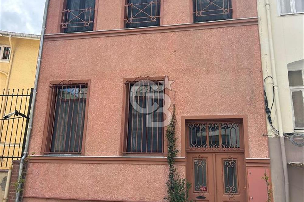 Ortaköyde Yenilenmiş Müstakil Bina | Bahçeli, 2 Girişli, Özgün