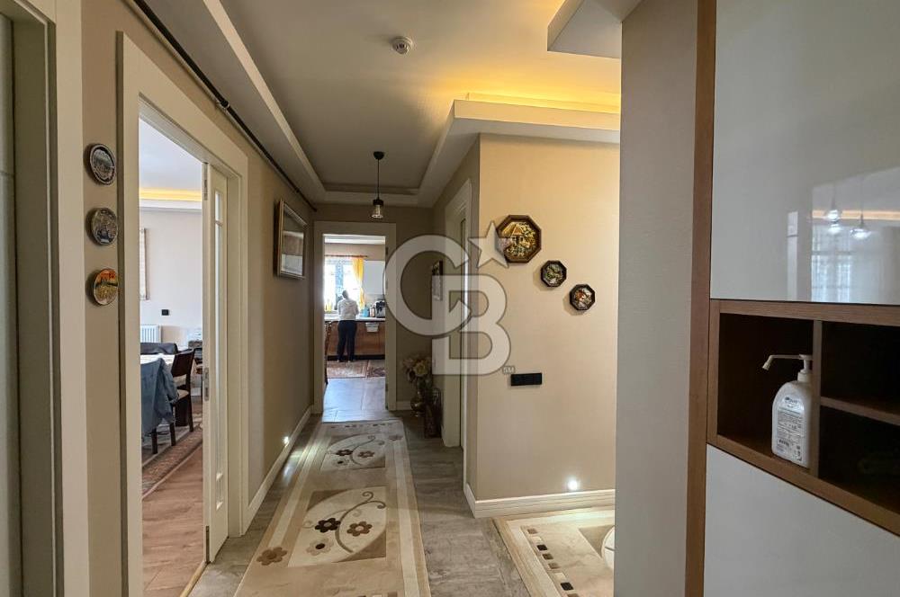 Gölbaşında Ana Cadde Üzeri, Çift Cepheli Kapalı Balkonlu 4+1