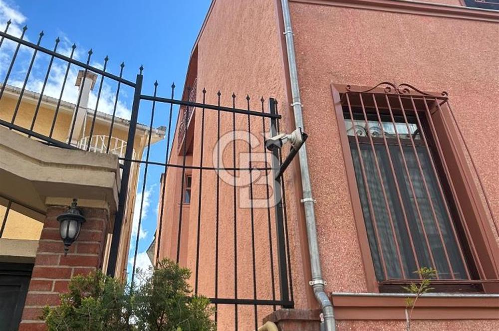 Ortaköyde Komple Bina | Yenilenmiş, Çok Amaçlı Kullanıma Uygun