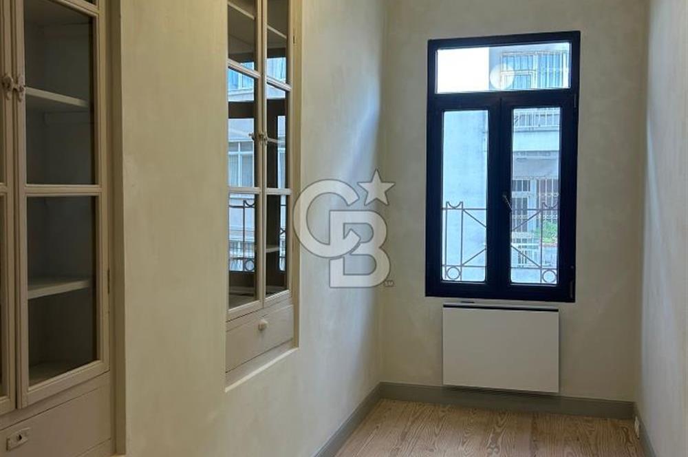 Ortaköyde Komple Bina | Yenilenmiş, Çok Amaçlı Kullanıma Uygun