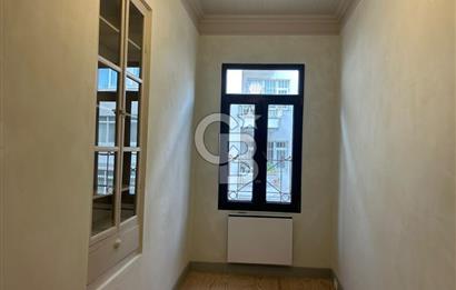 Ortaköyde Yenilenmiş Müstakil Bina | Bahçeli, 2 Girişli, Özgün