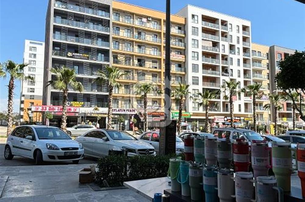 SURCADDE’DE SATILIK TERASLI DÜKKAN