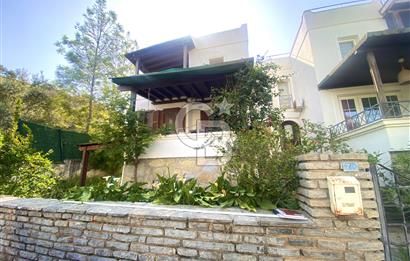 Deniz Manzaralı Mustakil Bahçeli 4+1 Dubleks Villa