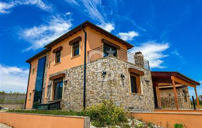 URLA İÇMELER 'DE 7+2 KİRALIK VİLLA