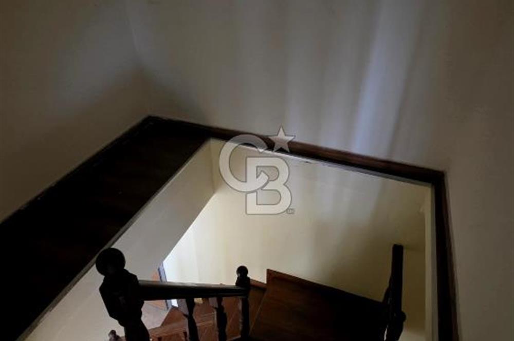 Bornovada müstakil tadında: 30m² bahçeli,4+1