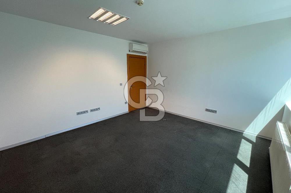 MALTEPE E5 SET ÜSTÜNDE KIRALIK 430 M2 PLAZA KATI OFIS