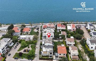 NARLIDERE ALTIEVLER’DE ÖNÜ AÇIK, KESİNTİSİZ DENİZ MANZARALI LÜKS VİLLA