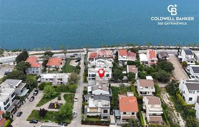 NARLIDERE ALTIEVLER’DE ÖNÜ AÇIK, KESİNTİSİZ DENİZ MANZARALI LÜKS VİLLA