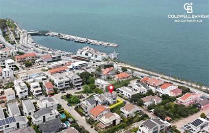 NARLIDERE ALTIEVLER’DE ÖNÜ AÇIK, KESİNTİSİZ DENİZ MANZARALI LÜKS VİLLA