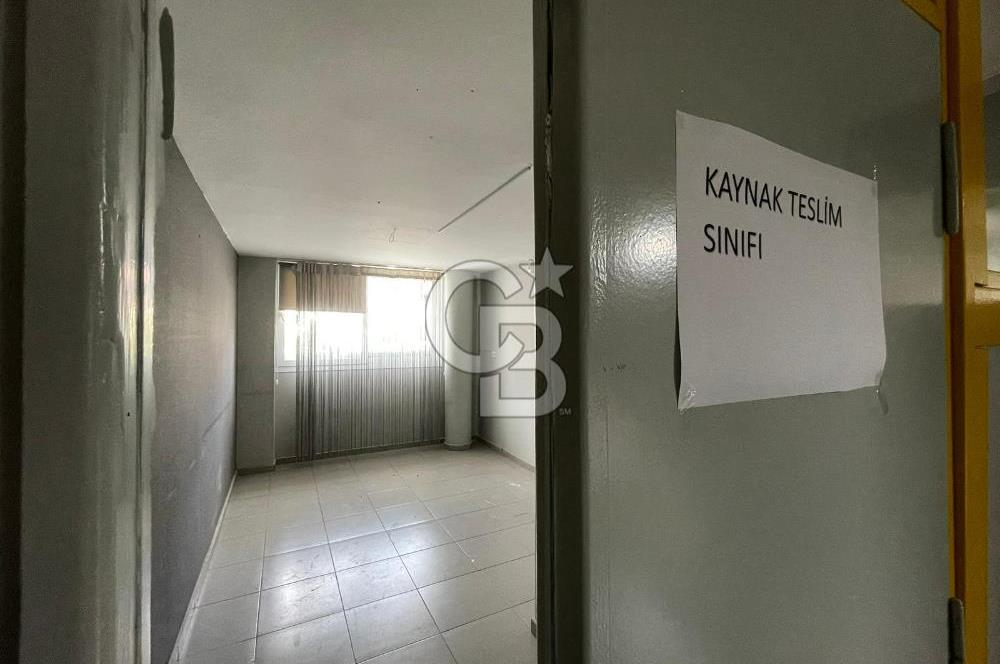GÜZELYALIDA EĞİTİM RUHSATLI 4 KATLI 16 ODALI KURUMSAL İŞYERİ