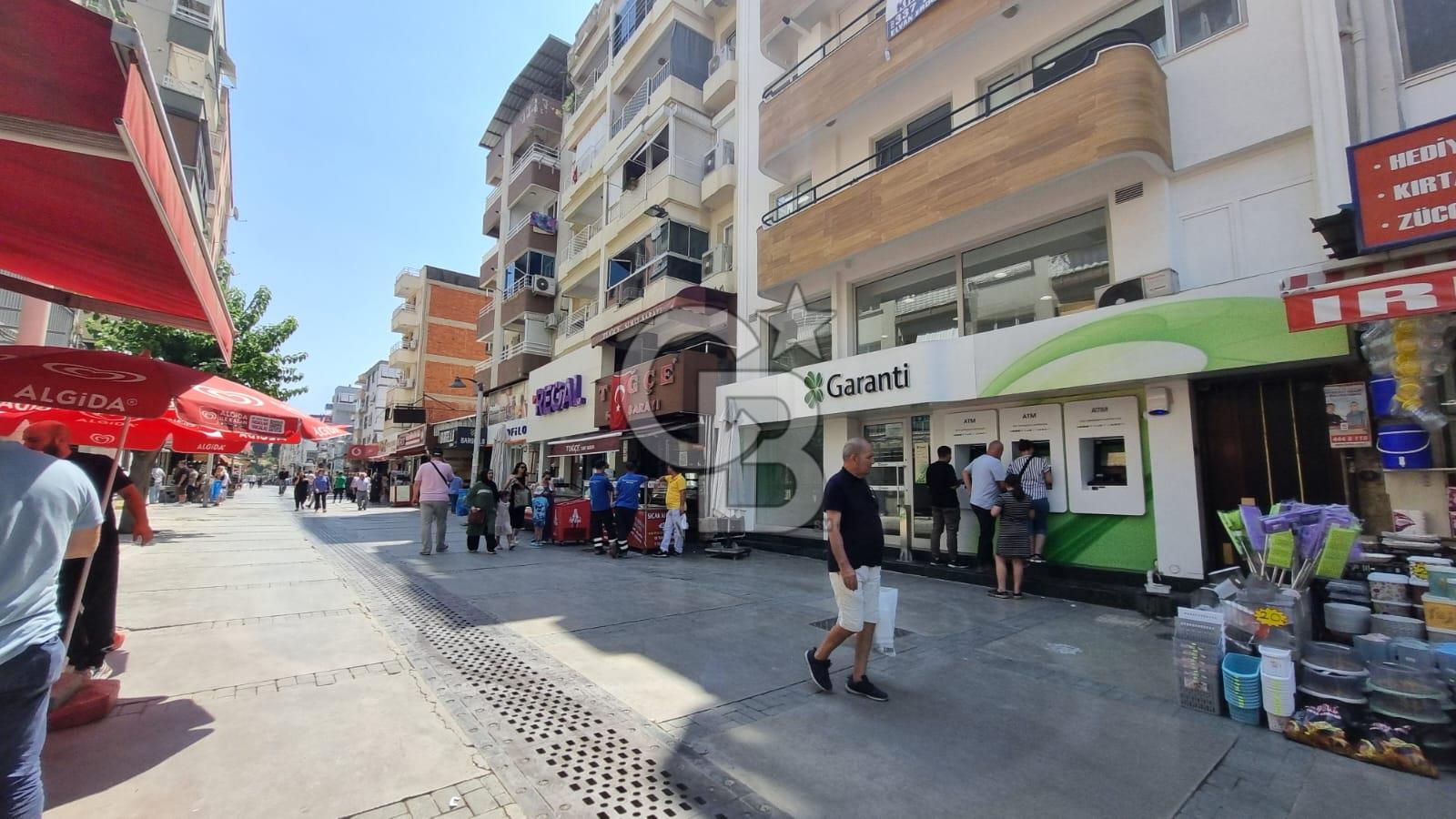 Bayraklı Sevgi Yolu'nda Merkezi Konumlu Kiralık 2+1 Daire