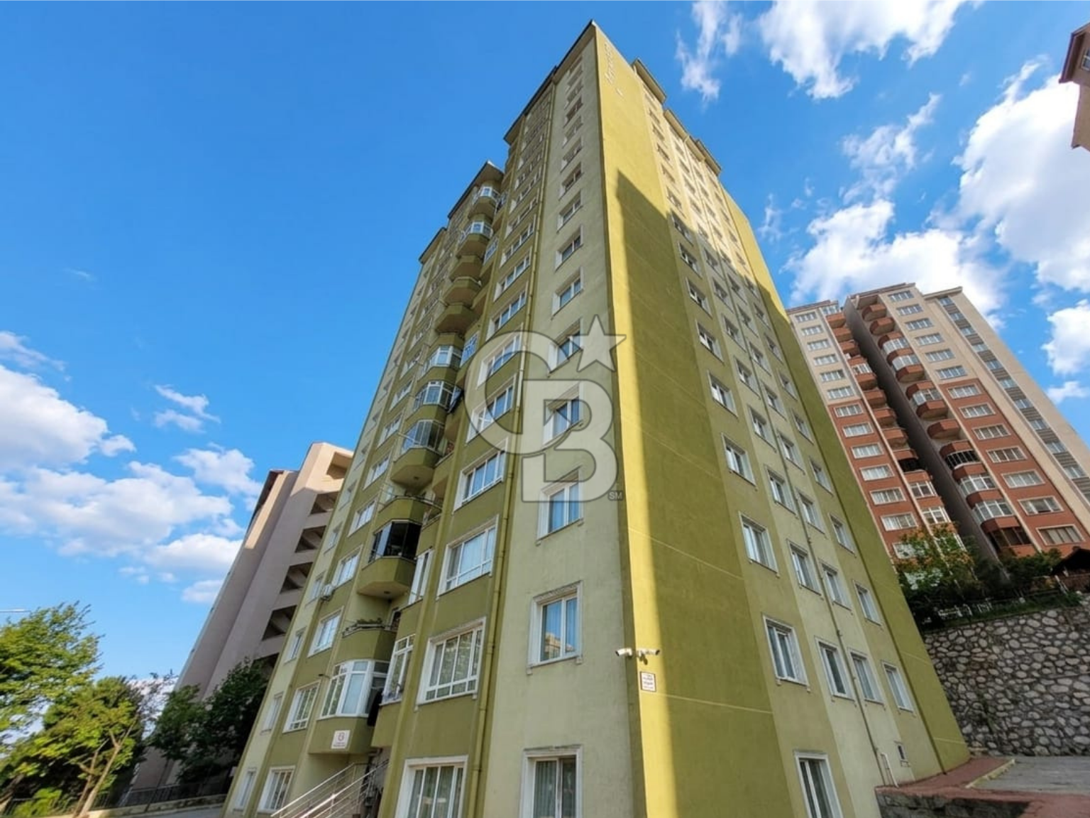 İZMİT AKÇAKOCA KONUTLARINDA ARA KAT SATILIK 3+1 DAİRE