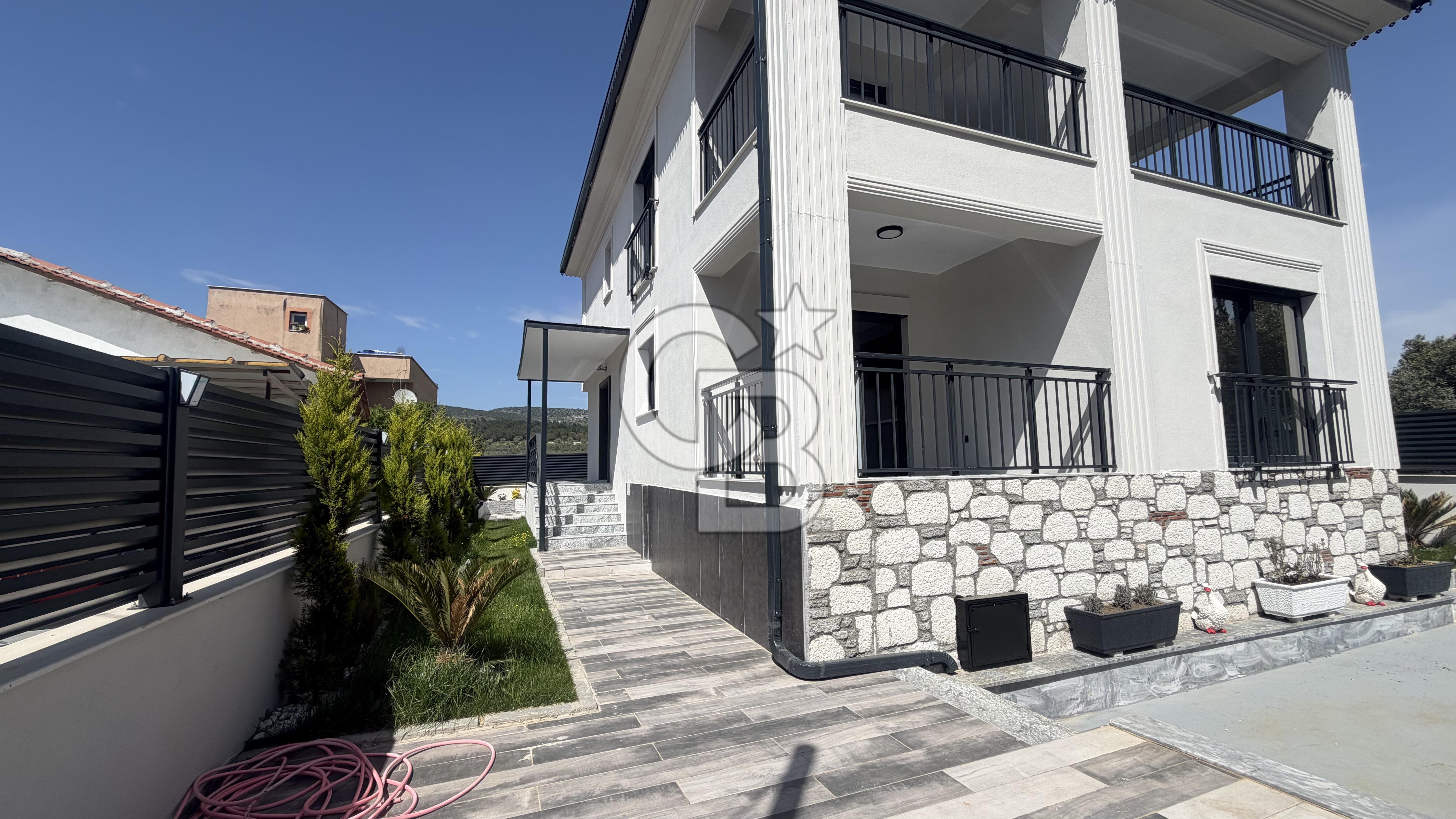 EVONADAN ÜÇPINARDA MÜSTAKİL HAVUZLU 3+1 DUBLEKS SATILIK VİLLA