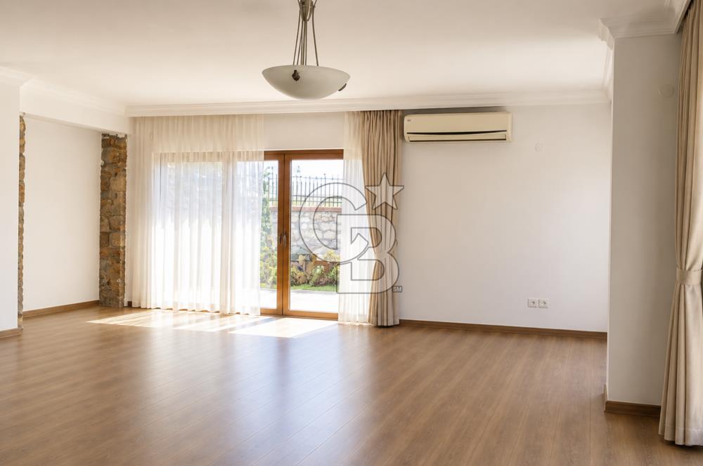 Bodrum Yokuşbaşı'nda Deniz Manzaralı 3+1 Bahçe Dubleksi