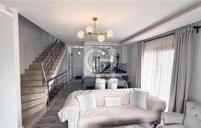SEFERİHİSAR'DA HAVUZLU SİTEDE SATILIK 4+2 TRİPLEKS VİLLA