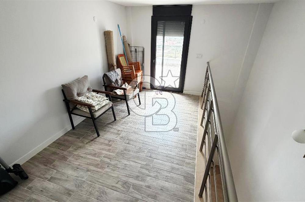 SEFERİHİSAR'DA HAVUZLU SİTEDE SATILIK 4+2 TRİPLEKS VİLLA