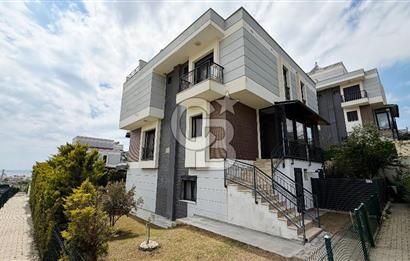 SEFERİHİSAR'DA HAVUZLU SİTEDE SATILIK 4+2 TRİPLEKS VİLLA