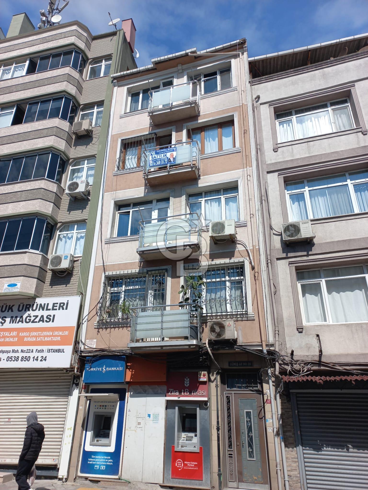 Fatih Ana Cadde Üzeri Satılık 2+1 Eşyalı Daire