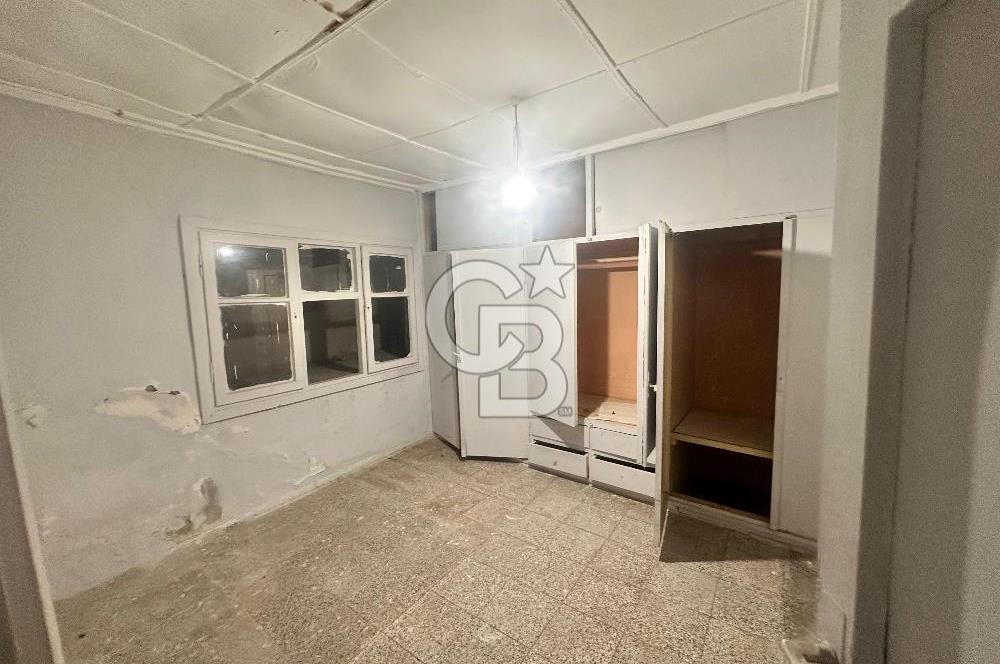 Bayraklı Adalet’te 4 Kat İmarlı, Üzerinde Kâgir Ev Bulunan Yatırım Fırsatı