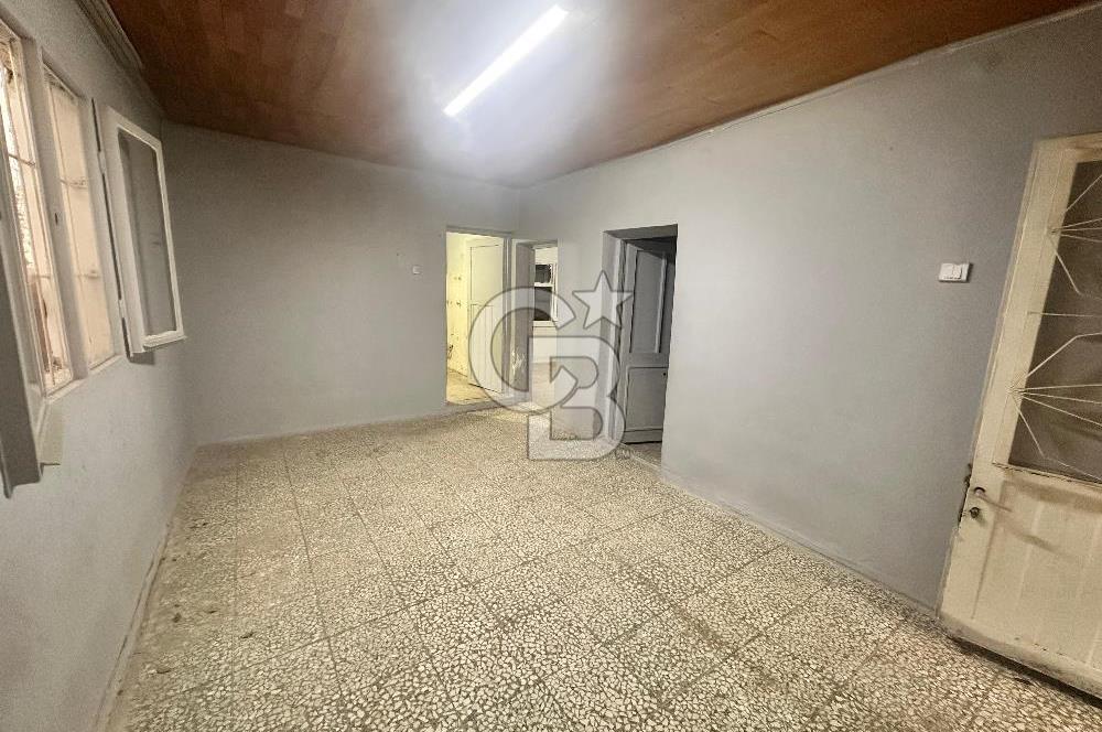 Bayraklı Adalet’te 4 Kat İmarlı, Üzerinde Kâgir Ev Bulunan Yatırım Fırsatı