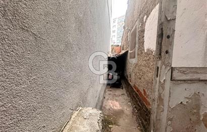 Bayraklı Adalet’te 4 Kat İmarlı, Üzerinde Kâgir Ev Bulunan Yatırım Fırsatı
