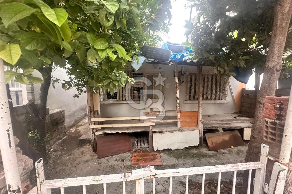 Bayraklı Adalet’te 4 Kat İmarlı, Üzerinde Kâgir Ev Bulunan Yatırım Fırsatı
