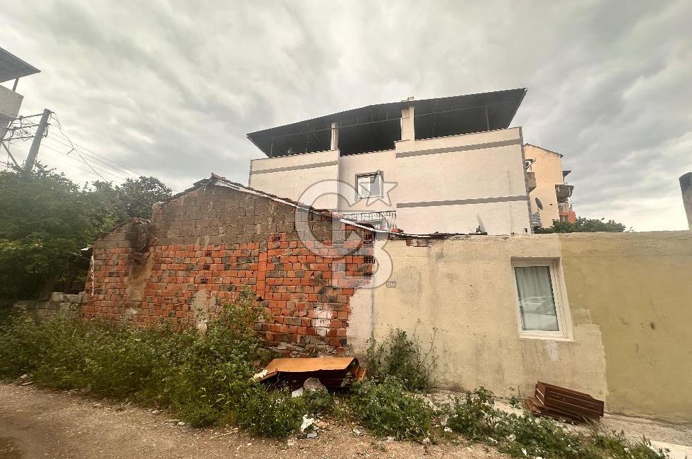 Bayraklı Adalet’te 4 Kat İmarlı, Üzerinde Kâgir Ev Bulunan Yatırım Fırsatı