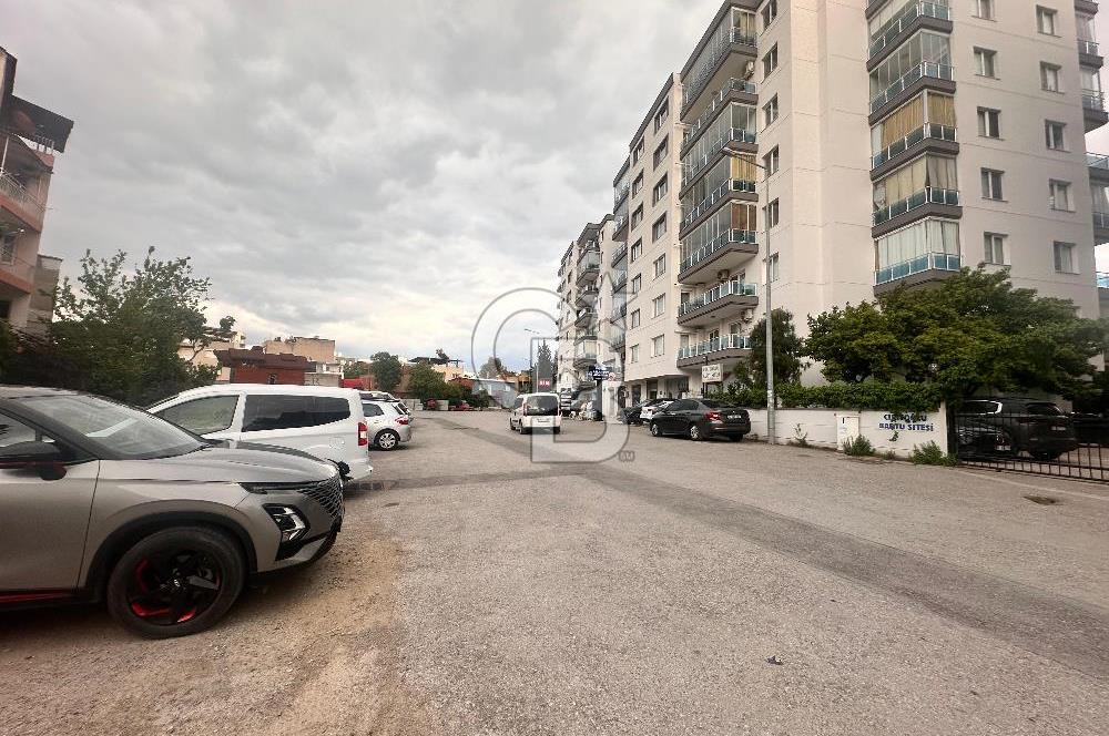 Bayraklı Adalet’te 4 Kat İmarlı, Üzerinde Kâgir Ev Bulunan Yatırım Fırsatı
