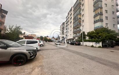 Bayraklı Adalet’te 4 Kat İmarlı, Üzerinde Kâgir Ev Bulunan Yatırım Fırsatı