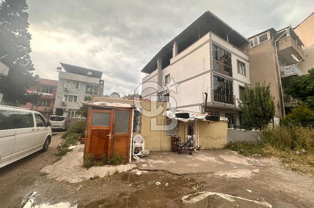 Bayraklı Adalet’te 4 Kat İmarlı, Üzerinde Kâgir Ev Bulunan Yatırım Fırsatı