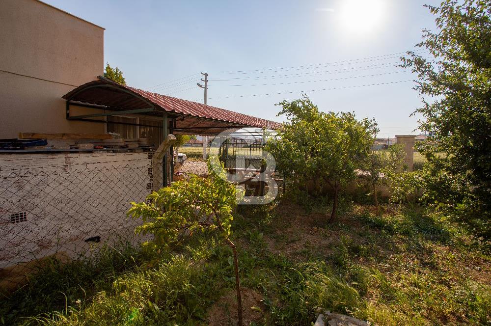 Foça Bağarası Hacıveli Mah. Satılık 3 Katlı Bina