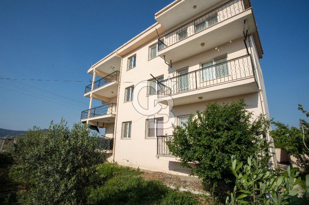 Foça Bağarası Hacıveli Mah. Satılık 3 Katlı Bina