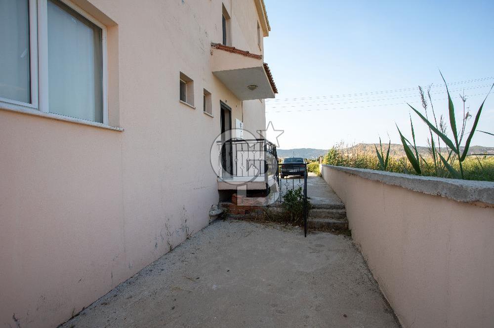 Foça Bağarası Hacıveli Mah. Satılık 3 Katlı Bina
