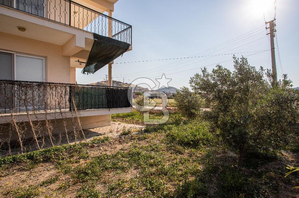 Foça Bağarası Hacıveli Mah. Satılık 3 Katlı Bina