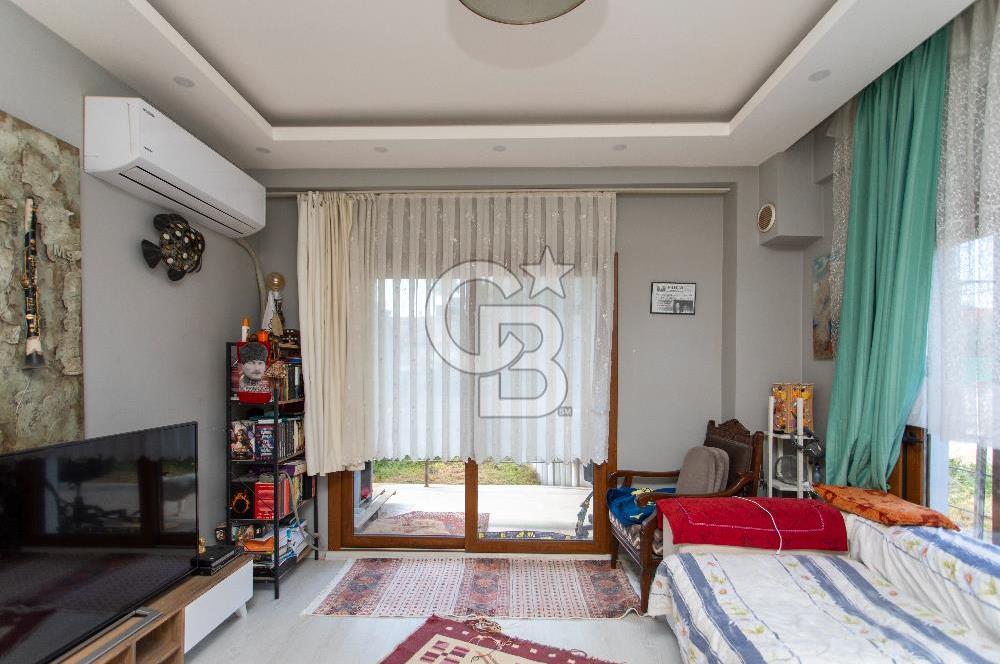 Foça Yenibağarası Mah. Satılık 2+1 Bahçe Katı Daire