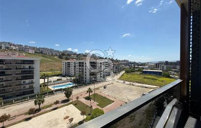 ÇİĞLİ BALATÇIK AZEL DELUXE SİTESİ'NDE TERASLI LÜKS SATILIK 2+1 DAİRE