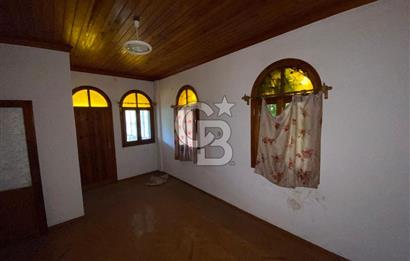 İzmir Narlıdere Altınevler mahallesinde satılık müstakil 7+1 villa 