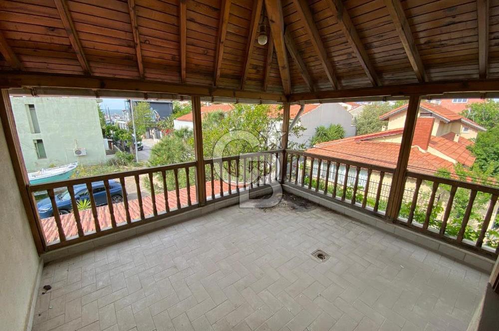 İzmir Narlıdere Altınevler mahallesinde satılık müstakil 7+1 villa 