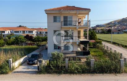 Foça Bağarası Hacıveli Mah. Satılık 3+1 Kapalı Mutfaklı Daire