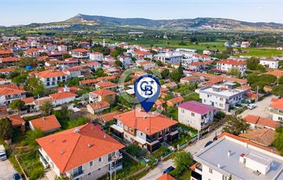 Foça Yenibağarası Mah. Satılık 2+1 Bahçe Katı Daire