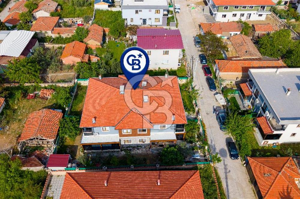 Foça Yenibağarası Mah. Satılık 2+1 Bahçe Katı Daire